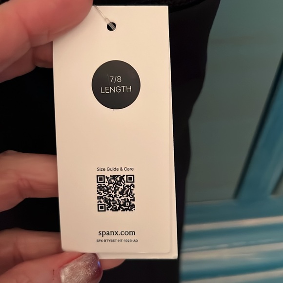 Spanx Booty Boost 7/8 pocket black leggings - Picture 4 of 6